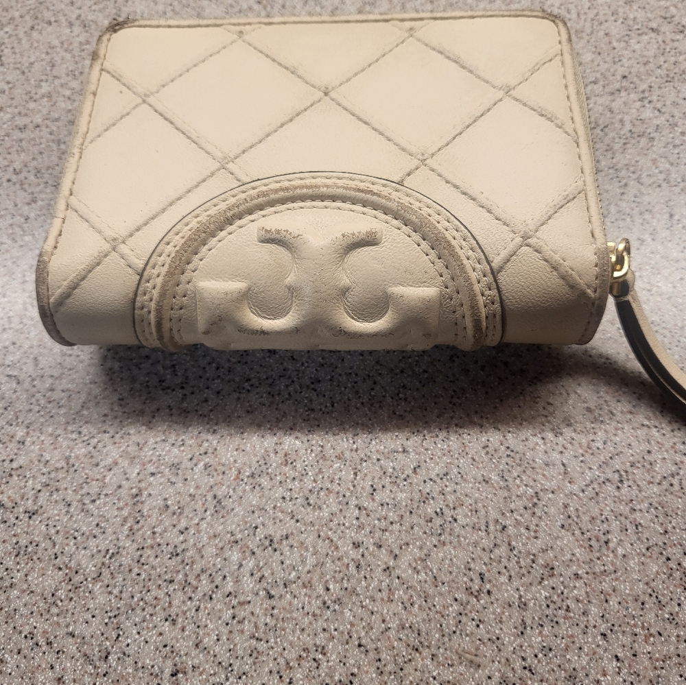 TORY BURCH FLEMING SOFT POLISHED-GRAIN SMALL FLAP WALLET